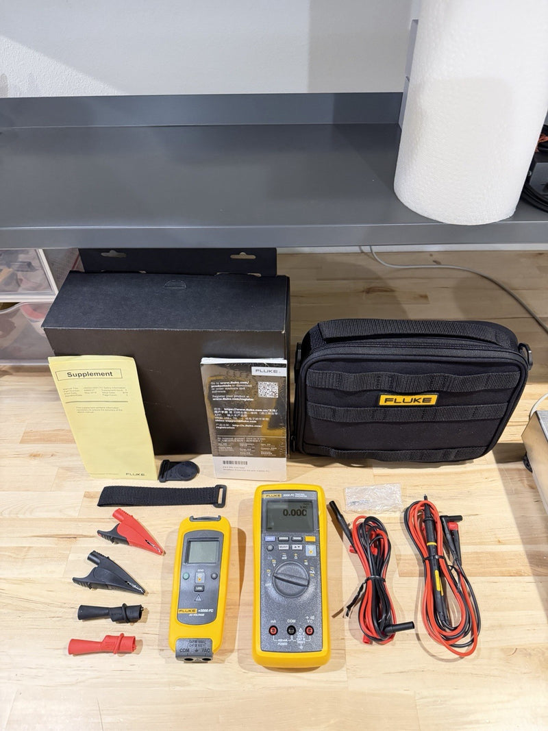 FLUKE 3000 FC TRUE RMS MULTIMETER & FLUKE A3000 FC CURRENT CLAMP KIT
