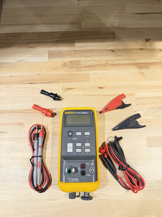 FLUKE 718 30G PRESSURE CALIBRATOR W/LEADS & BAG (FREE SHIPPING)PERFECT CONDITION