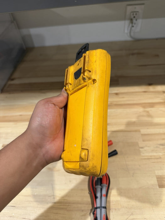 FLUKE 179 MULTIMETER WITH LEADS & CLIPS