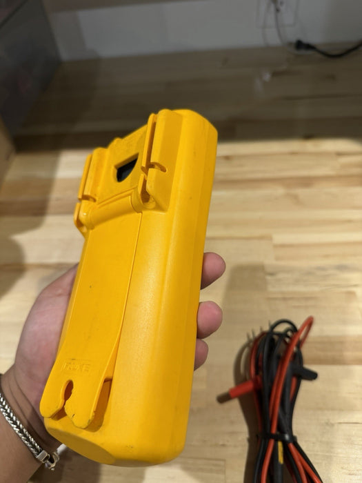 FLUKE 88V AUTOMOTIVE MULTIMETER W/ LEADS & CLIPS - SHIPS FREE (TESTED)