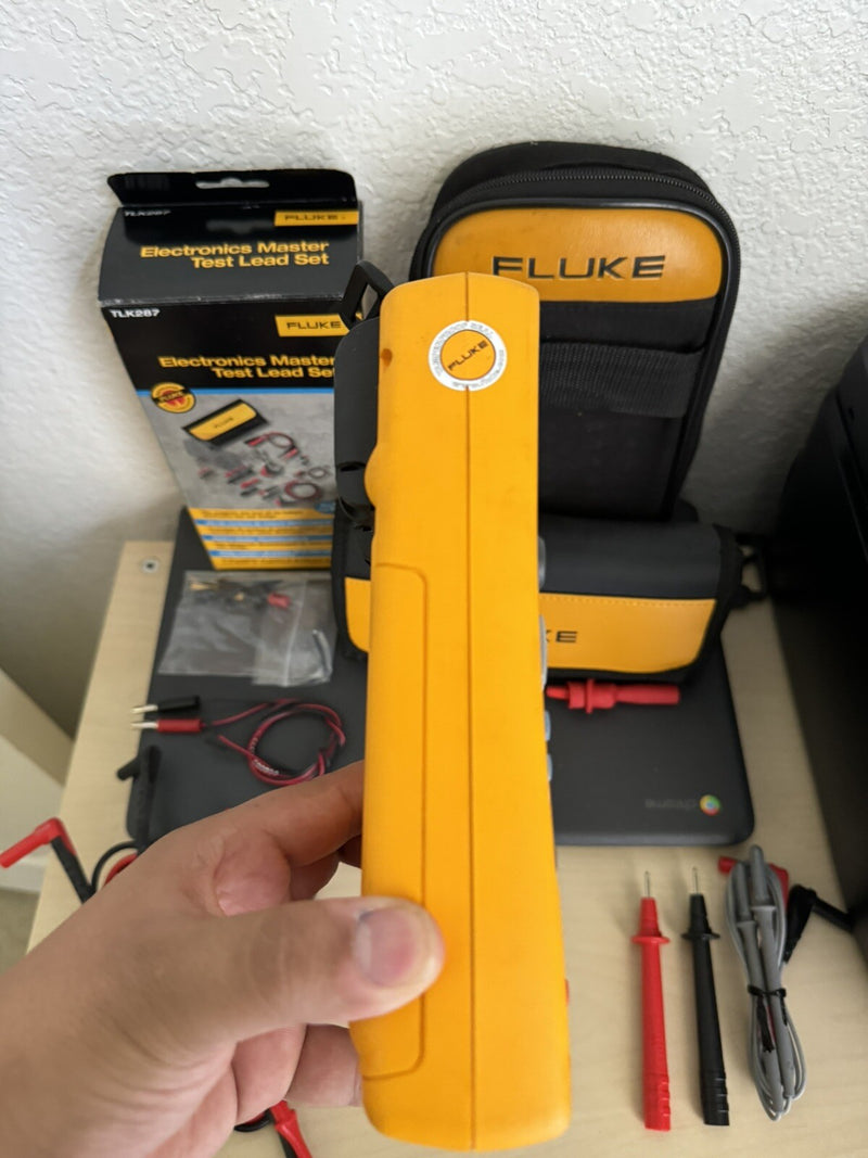 FLUKE 725 MULTIFUNCTION PROCESS CALIBRATOR WITH TLK287 LEAD KIT