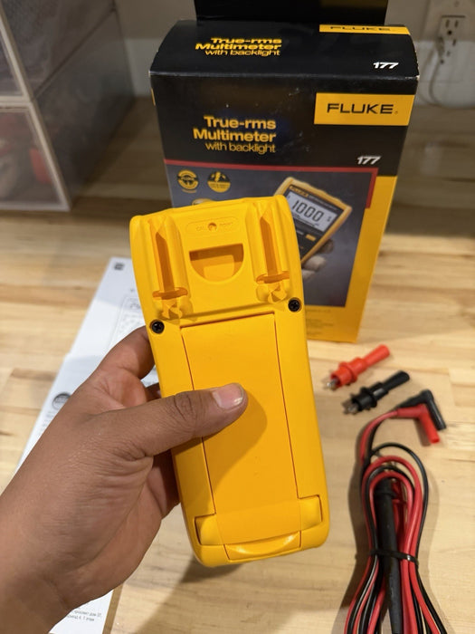 FLUKE 177 TRUE RMS DIGITAL MULTIMETER & TEMPERATURE (NEW FACTORY SEALED)MFD 2025