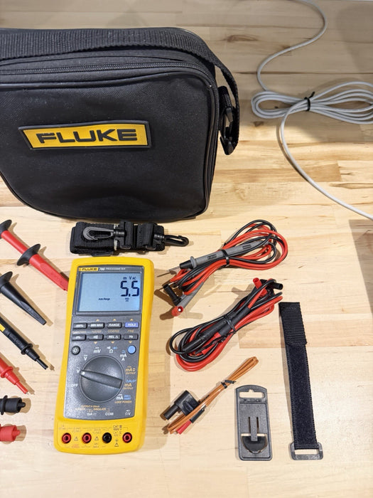 FLUKE 789 PROCESS METER W/ ACCESSORIES (TESTED) EXCELLENT CONDITION