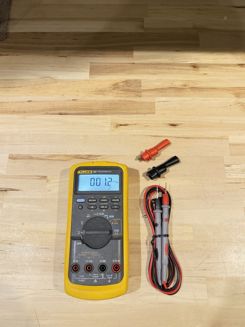 FLUKE 787 PROCESS METER WITH LEADS & CLIPS USED