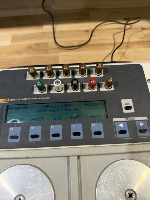 FLUKE IMPULSE 4000 DEFIB/PACER ANALYZER WITH CHARGER TESTED