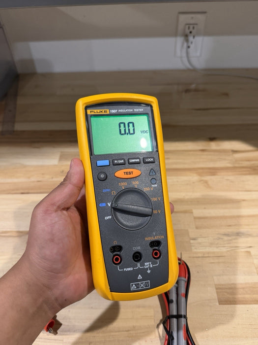 FLUKE 1507 INSULATION MULTIMETER W/ LEADS  - SHIPS FAST