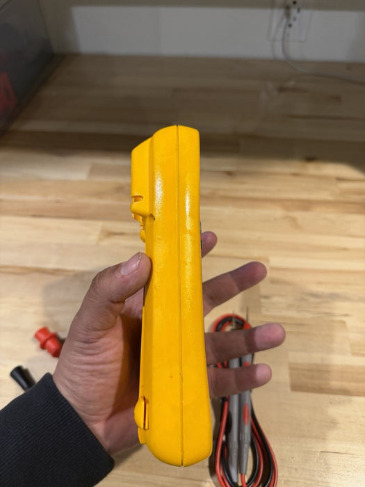 FLUKE 77-IV MULTIMETER W / LEAD SET & CLIPS - SHIPS FAST (TESTED)