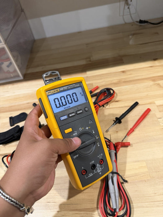 FLUKE 233 REMOTE DISPLAY AUTOMOTIVE DIGITAL  MULTIMETER KIT (FREE SHIPPING)