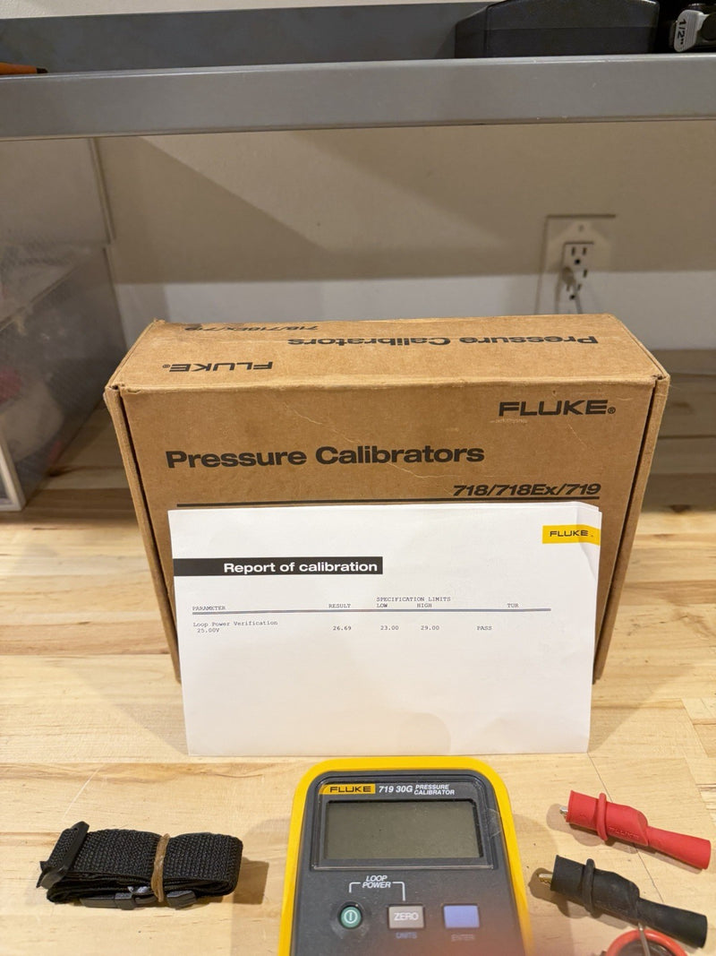 FLUKE 719 30G PRESSURE CALIBRATOR KIT W/ LEADS  (TESTED) NEW