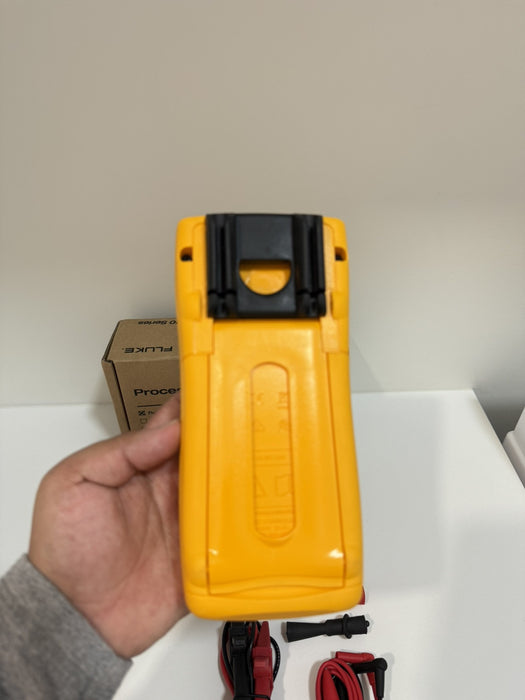 FLUKE 724 TEMPERATURE CALIBRATOR METER / NEW SEALED - SHIPS FAST