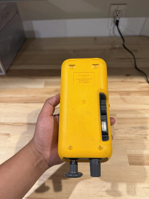 FLUKE 718 30G PRESSURE CALIBRATOR (PARTS ONLY) FOR PARTS (SHIPS FAST)