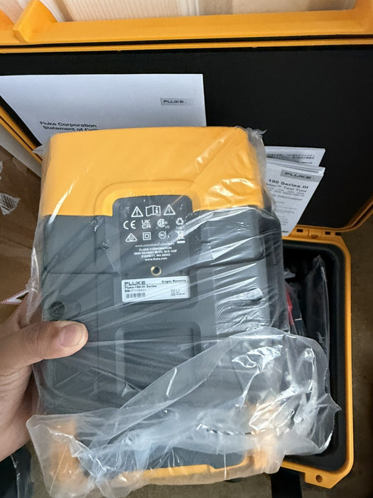 FLUKE 190-504-III-S 500 MHZ 4-CH 5GS/S COLOR SCOPEMETER NEW