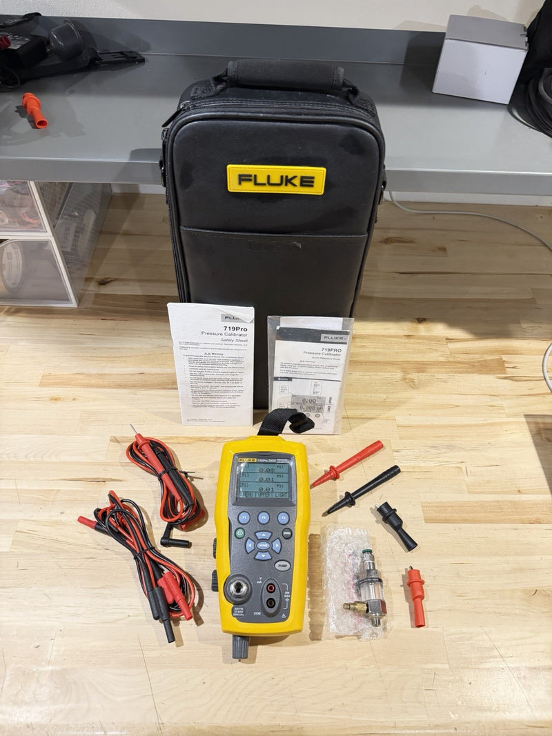 FLUKE 719 PRO 300G ELECTRIC PRESSURE CALIBRATOR W/ ACCESSORIES (SHIPS FREE)
