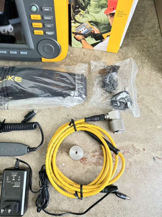 FLUKE 810 VIBRATION TESTER WITH TACHOMETER & TRIAXIAL ACCELEROMETER & CASE