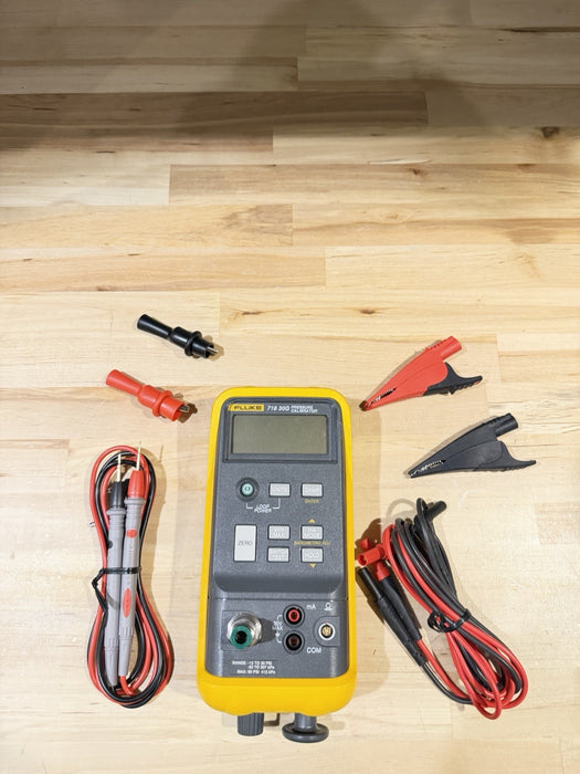 FLUKE 718 30G PRESSURE CALIBRATOR W/LEADS & BAG (FREE SHIPPING)PERFECT CONDITION