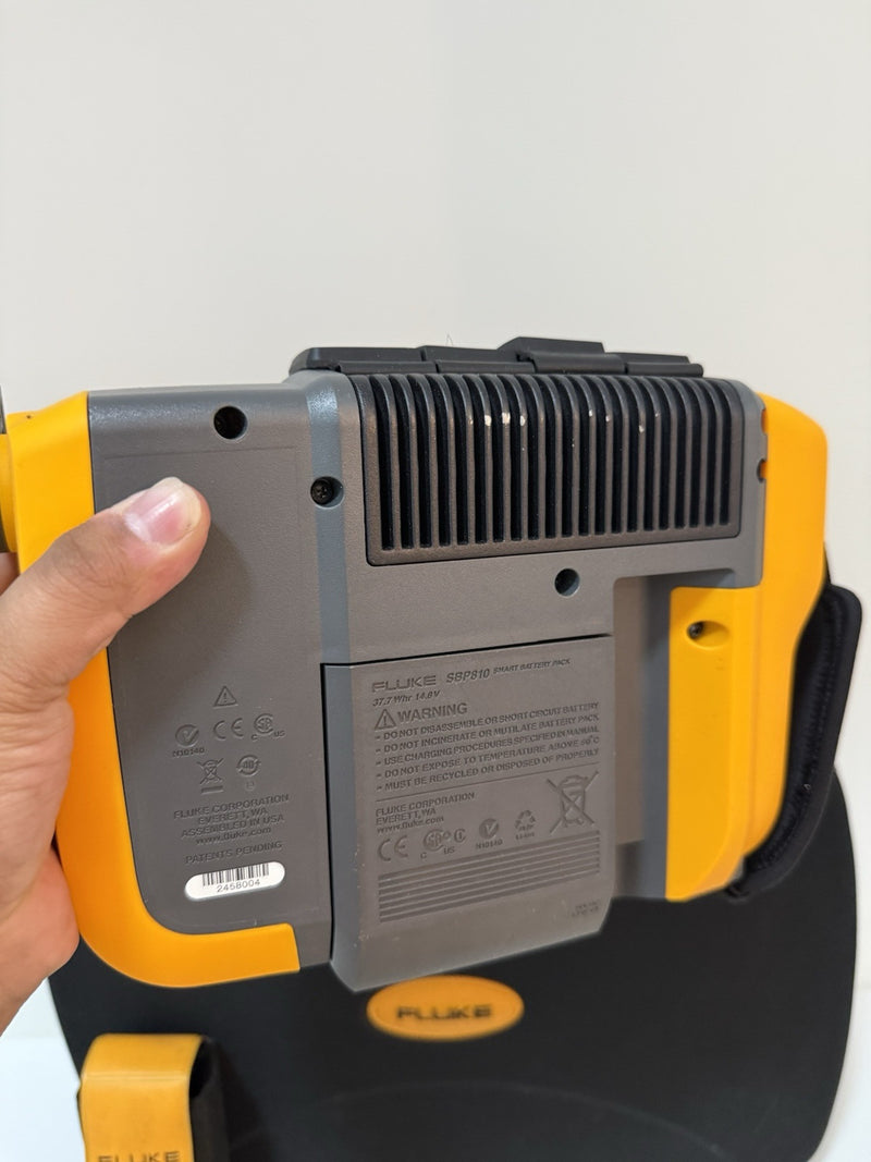 FLUKE 810 VIBRATION TESTER WITH TACHOMETER & TRIAXIAL ACCELEROMETER & CASE TESTED
