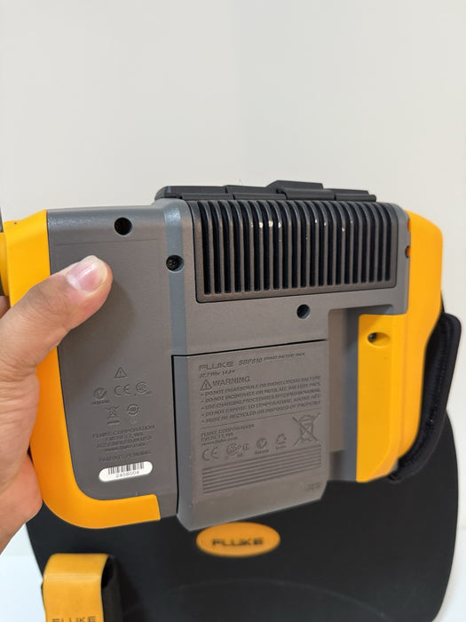 FLUKE 810 VIBRATION TESTER WITH TACHOMETER & TRIAXIAL ACCELEROMETER & CASE TESTED
