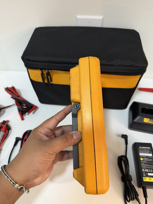 FLUKE 744 DOCUMENTING PRCESS CALIBRATOR WITH LEADS & CHARGER TESTED