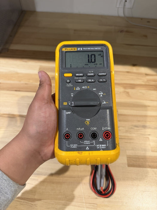 FLUKE 87V TRUE RMS MULTIMETER WITH LEADS TESTED