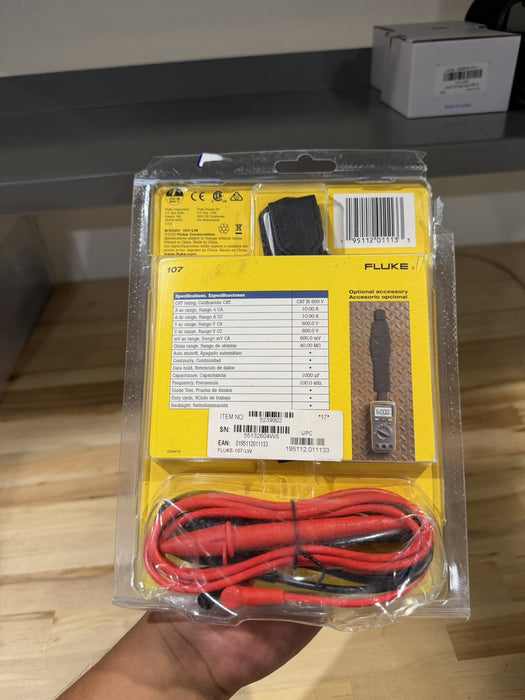 FLUKE 107 METER AC/DC 600V CAT III MULTIMETER WITH LEADS