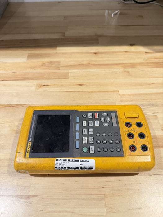 FLUKE 744 DOCUMENTING PRCESS CALIBRATOR (PARTS ONLY) FOR PARTS - DOESN’T WORK