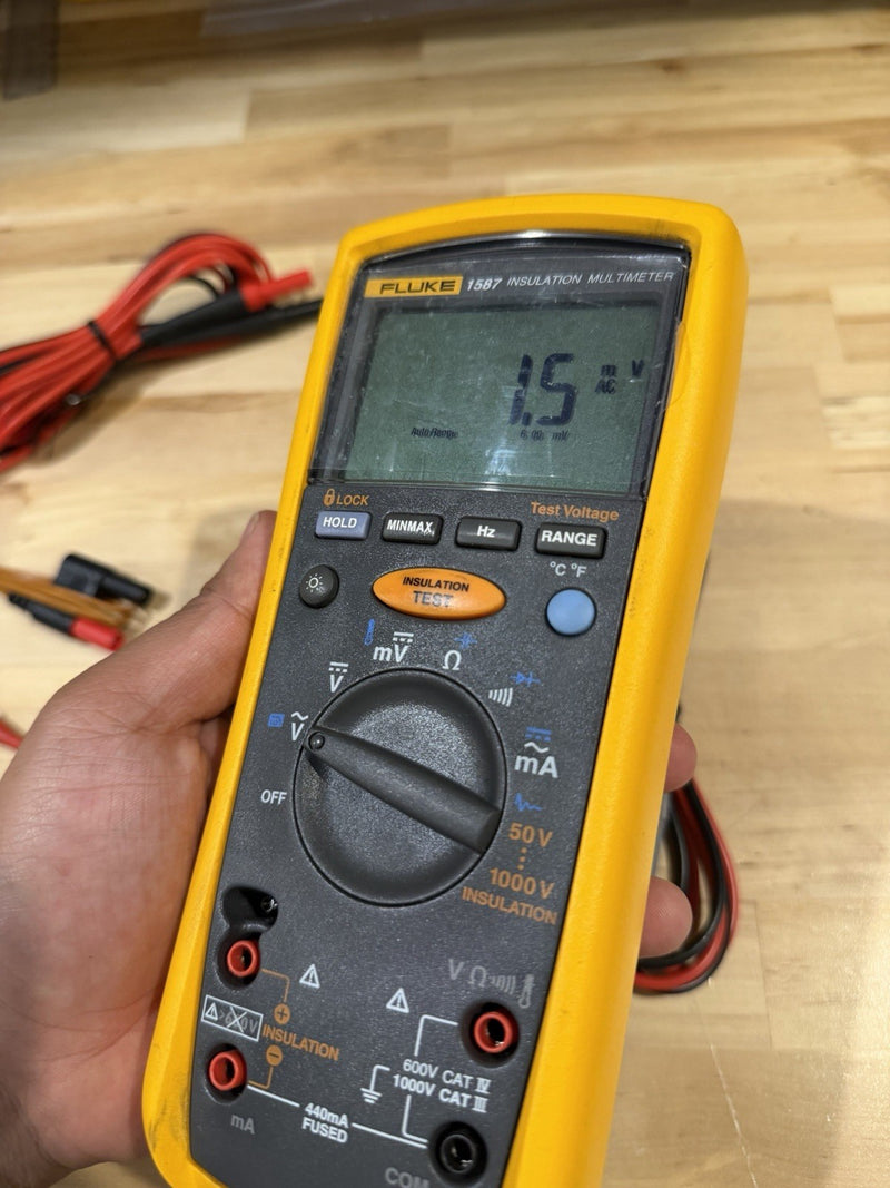 FLUKE 1587 DIGITAL INSULATION TESTER KIT W ACCESSORIES & LEADS