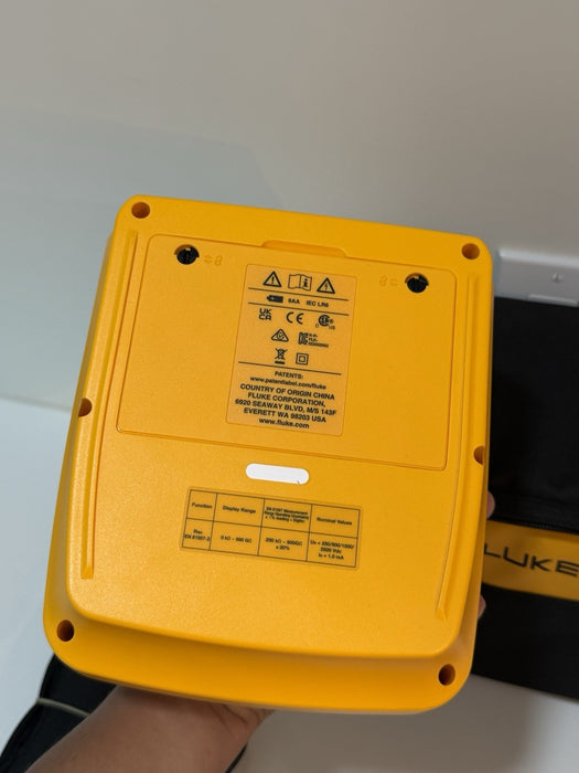 FLUKE 1535 MEGOHMMETER INSULATION TESTER W/BAG & CHARGER - FREE SHIPPING