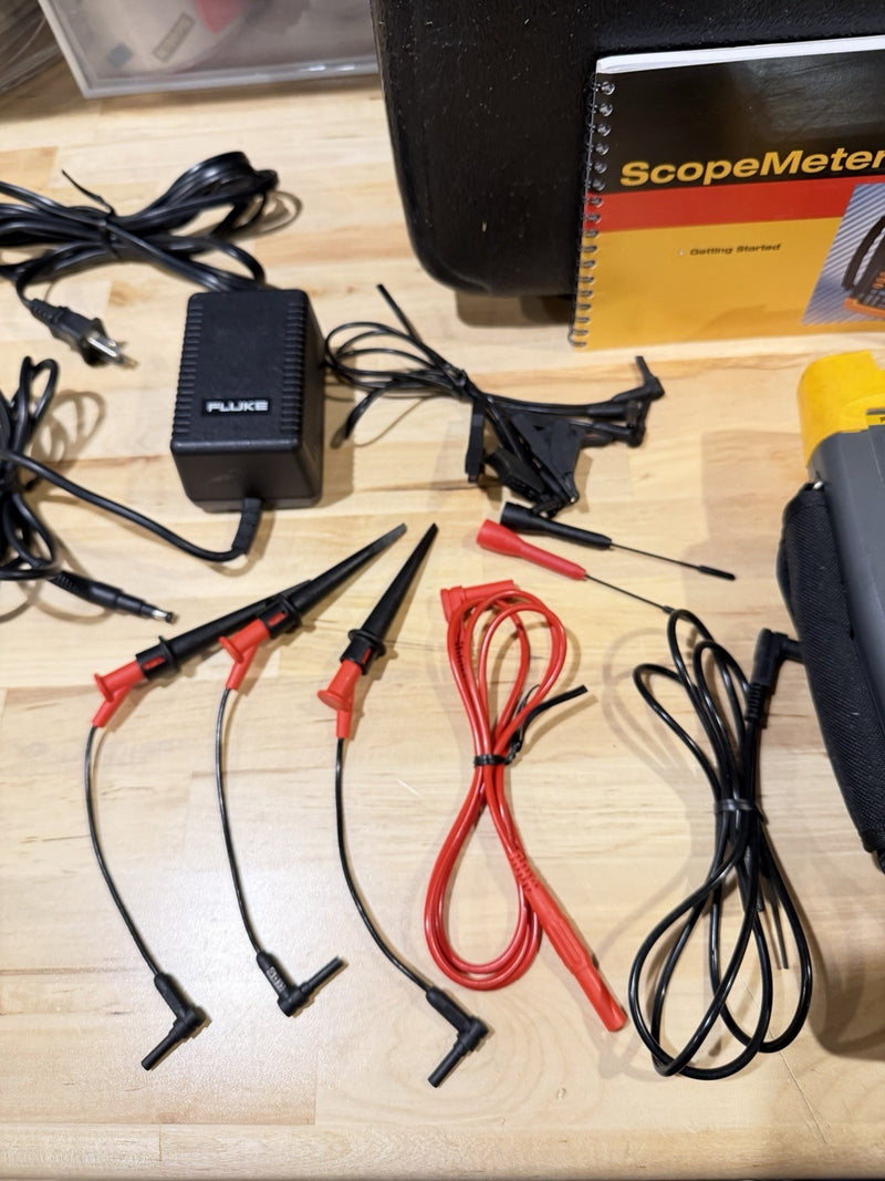 FLUKEE 199C 200MHZ 2.5GS/S SCOPEMETER COLOR WITH ACCESSORIES TESTED