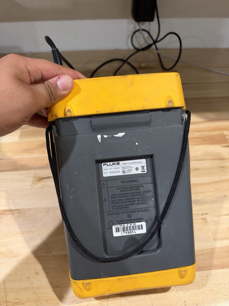 FLUKE 196C SCOPEMETER COLOR W/ LEADS 100MHZ 1GS/S (PARTS ONLY) SHIPS FAST