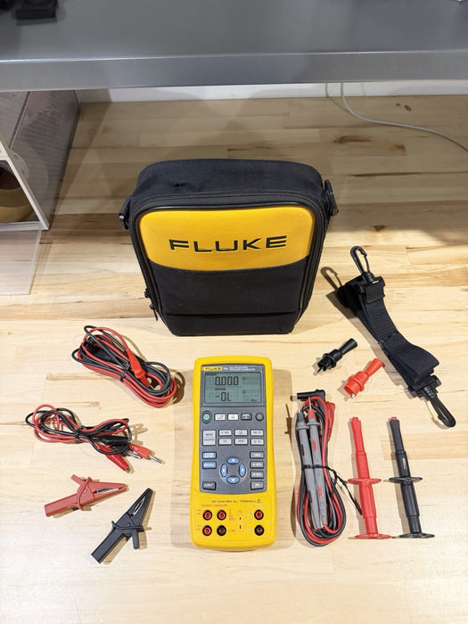 FLUKE 725 MULTIFUNCTION PROCESS CALIBRATOR WITH BAGLEADS & CLIPS