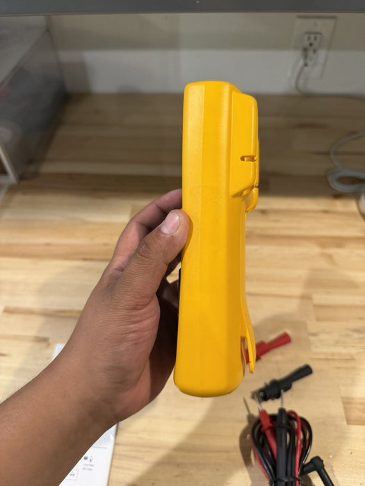 FLUKE 787 PROCESS METER W/ LEADS & BAG (EXCELLENT CONDITION)-FREE SHIPPING