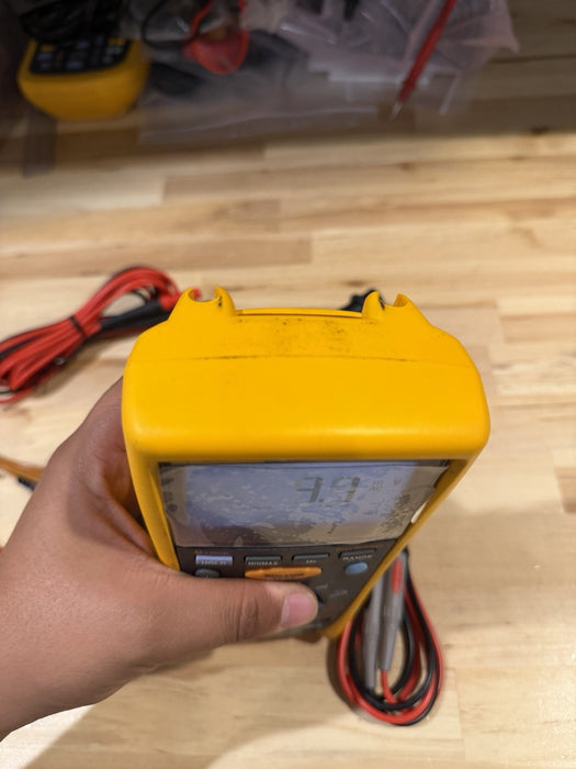 FLUKE 1587 DIGITAL INSULATION TESTER KIT W ACCESSORIES & LEADS - SHIPS FAST
