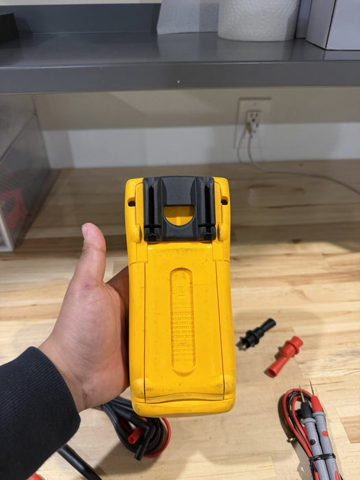FLUKE 725 MULTIFUNCTION PROCESS CALIBRATOR WITH LEADS & CLIPS TESTED