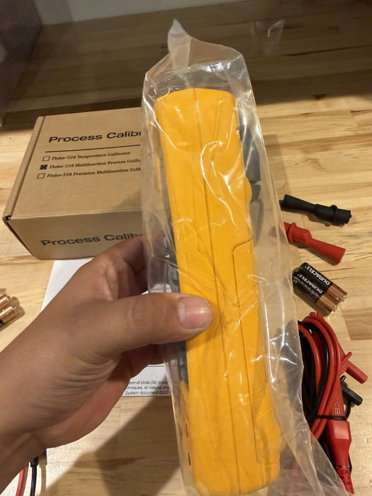 FLUKE 725 MULTIFUNCTION PROCESS CALIBRATOR NEW