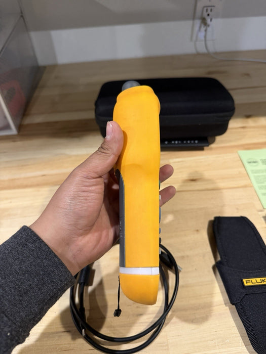 FLUKE 805 FC VIBRATION METER W / ACCESSORIES  SHIPS FAST / FREE SHIPPING