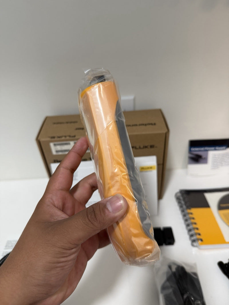 FLUKE 1524 REFERENCE THERMOMETER WITH PROBE & BAG TESTED