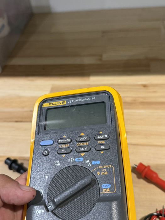 FLUKE 787 PROCESS METER WITH LEADS & CLIPS EXCELLENT CONDITION