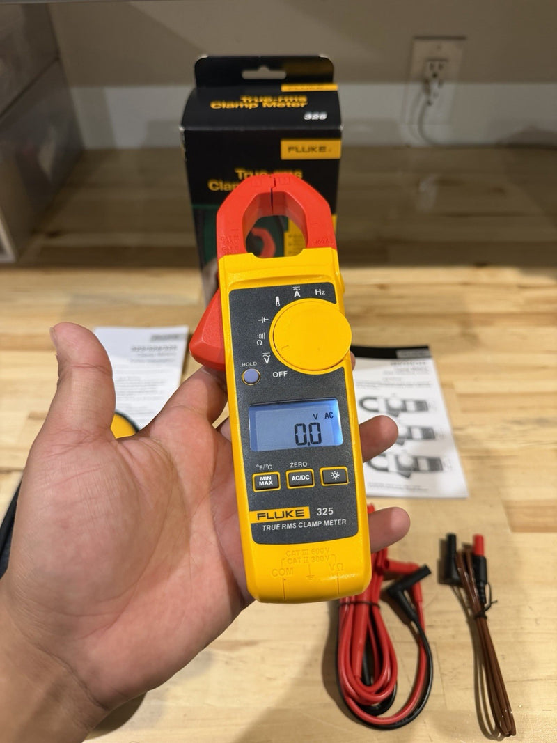 FLUKE 325 TRUE RMS CLAMP METER SHIPS FAST - NEW
