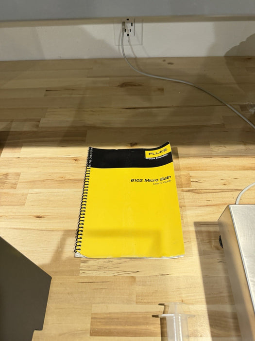 FLUKE 6102 MICRO-BATH 35Â°C TO 200Â°C WITH ACCESSORIES TESTED