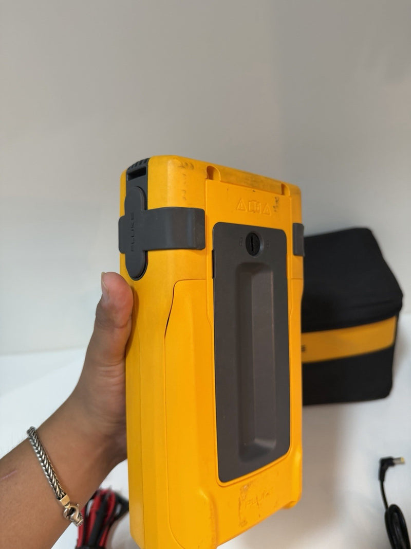 FLUKE 753 DOCUMENTING PROCESS CALIBRATOR WITH ACCESSORIES TESTED
