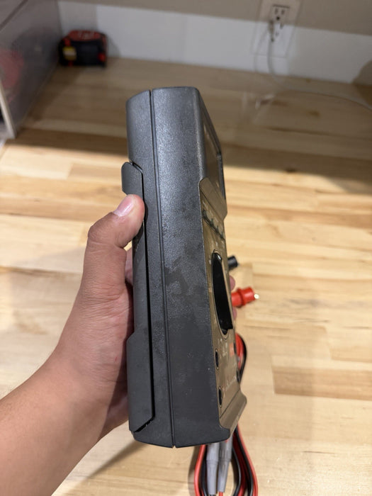 FLUKE 27 DIGITAL MULTIMETER W/LEADS - SHIPS FAST