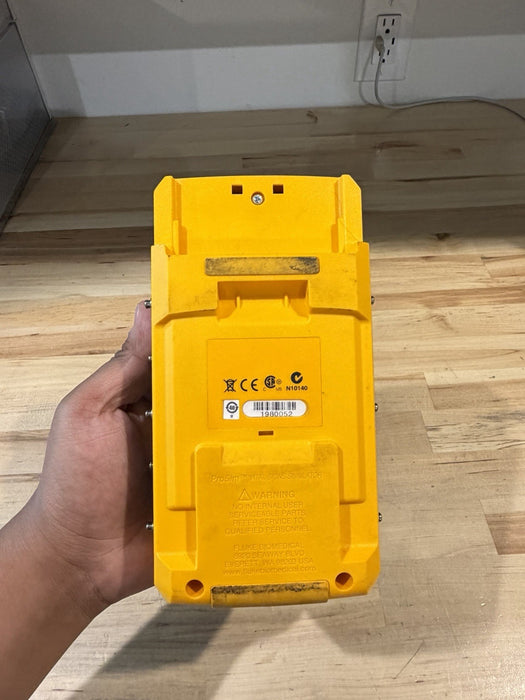 FLUKE PROSIM 4 VITAL SIGNS SIMULATOR (NO BATTERY) READ DESCRIPTION / FOR PARTS