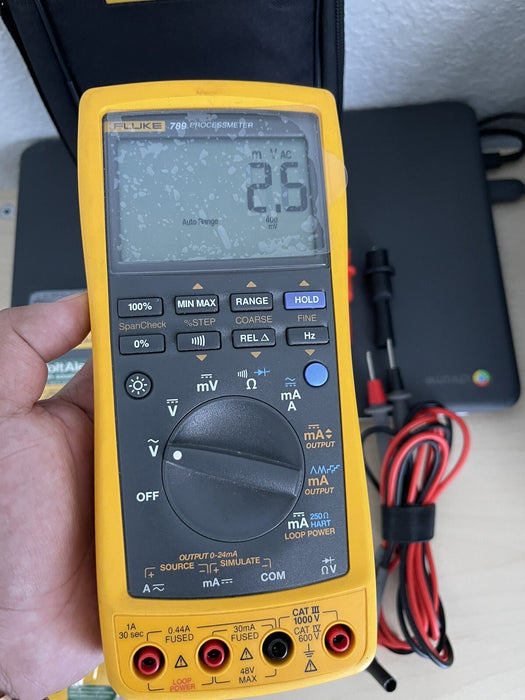 FLUKE 789 PROCESS METER WITH LEADS AND CASE