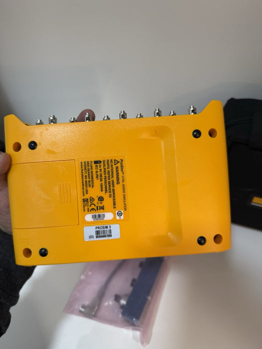 FLUKE PROSIM 3 VITAL SIGNS SIMULATOR WITH BAG & ACCESSORIES NEWTESTED