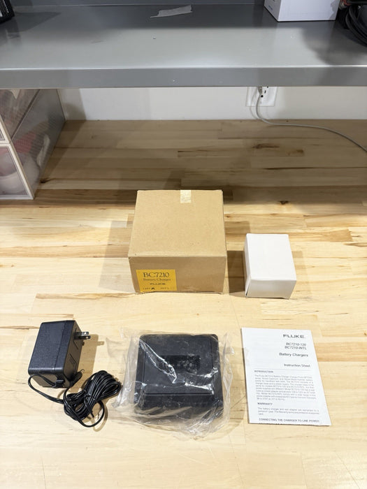 FLUKE BC7210 BATTERY CHARGER