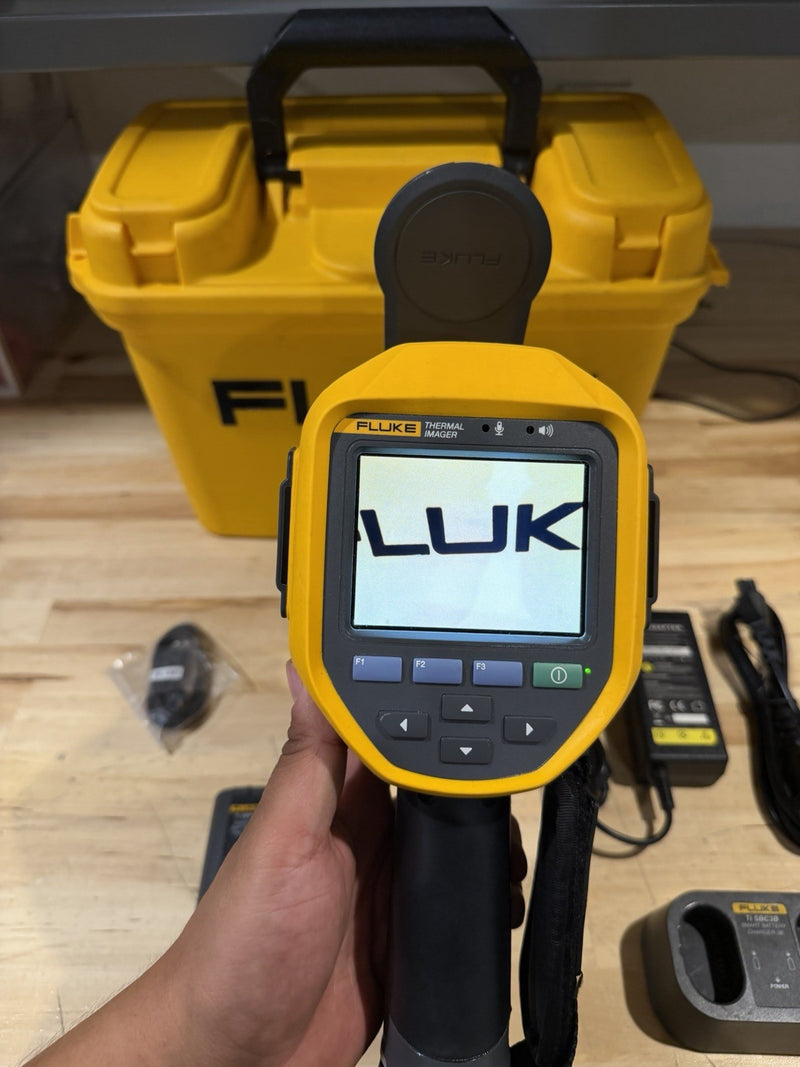 FLUKE TI480PRO IR CAMERA 60HZ, 640 X 480 , 2 BATTERIES W/ CHARGE & CASE -TESTED