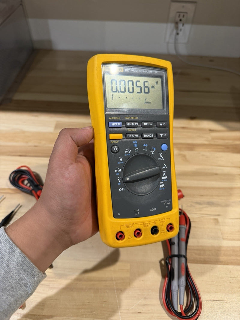 FLUKE 187 TRUE RMS MULTIMETER KIT WITH LEADS & CLIPS TESTED