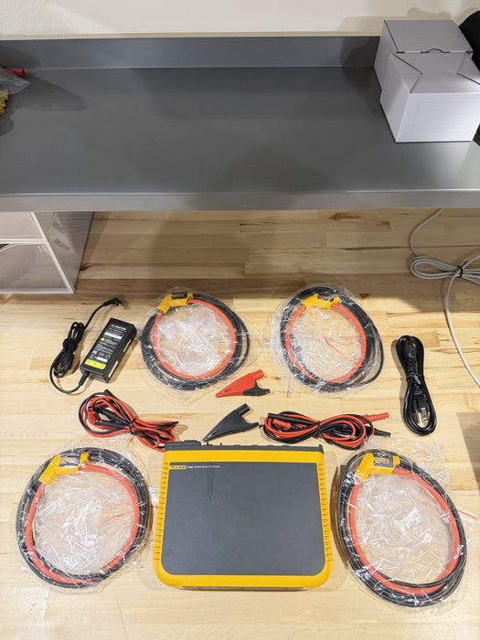 FLUKE 1748 3 PHASE POWER QUALITY LOGGER & ACCESSORIES (TESTED) - FREE SHIPPING