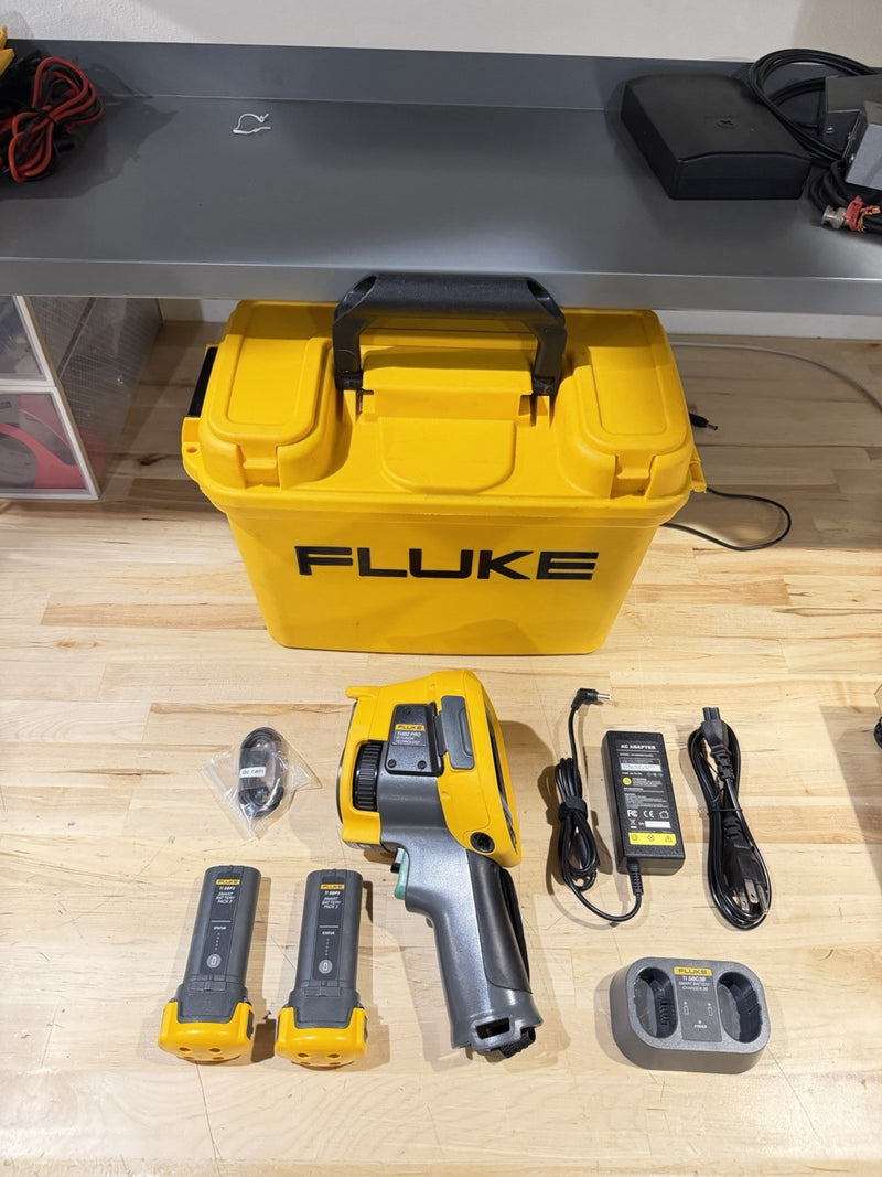 FLUKE TI480PRO IR CAMERA 60HZ, 640 X 480 , 2 BATTERIES W/ CHARGE & CASE -TESTED