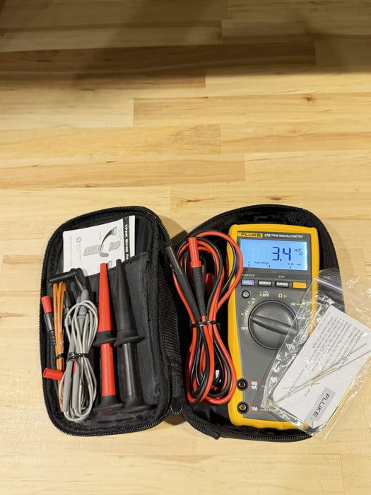 FLUKE 179/EDA2 MULTIMETER COMBO KIT W/ BAG & ACCESSORIES - TESTED
